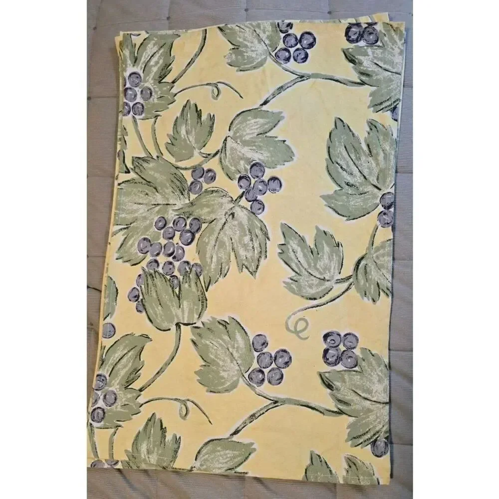 Vintage Grape Vine Print Cloth placemats Set Of 4 Yellow & Green